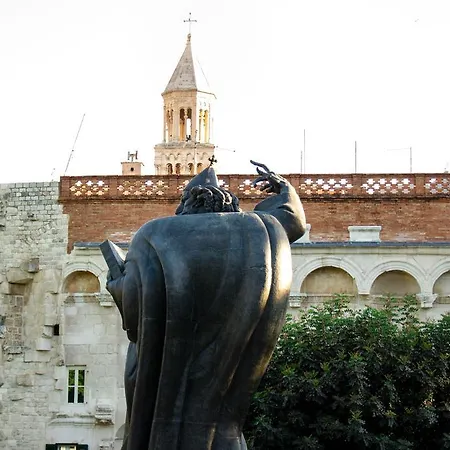 Apartments Jardin Old Town * Split