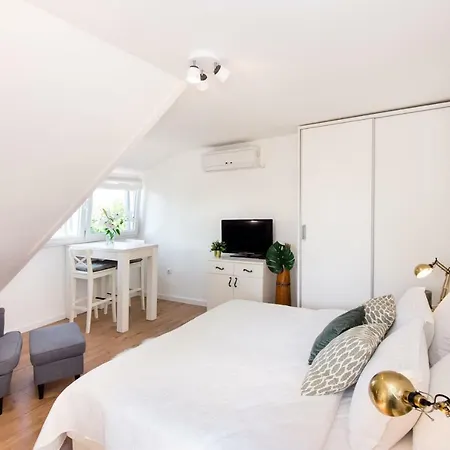 Apartment Apartments Jardin Old Town