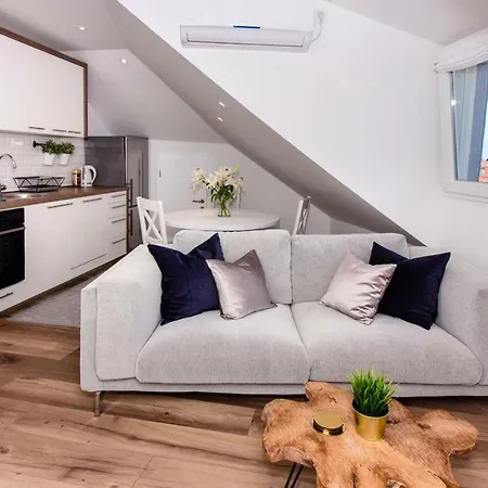 Apartments Jardin Old Town * Split
